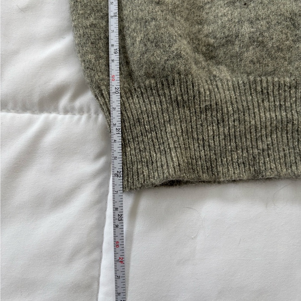 70s True Vintage 100% Lambswool Sears Roebuck and Co Light Gray Collared Sweater - Picture 9 of 12